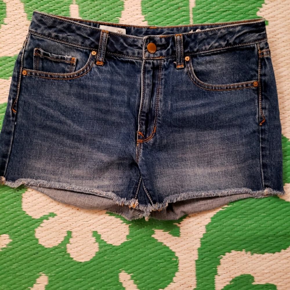 Gap 1969 slim cut-offs shorts